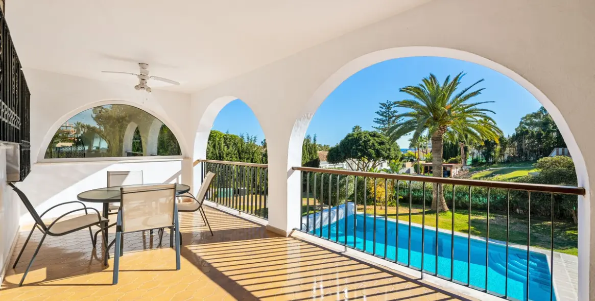 Sale of detached villa in Atalaya 10
