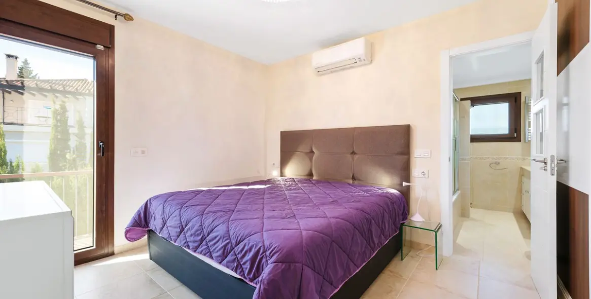 Sale of detached villa in Atalaya 12