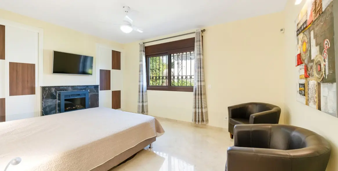 Sale of detached villa in Atalaya 14