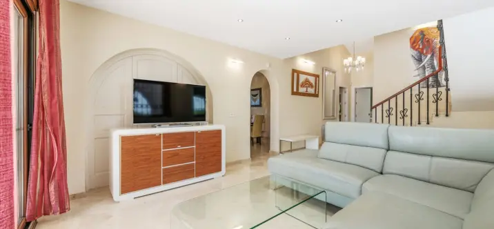 Alquiler a corto plazo de villa independiente en Atalaya 1