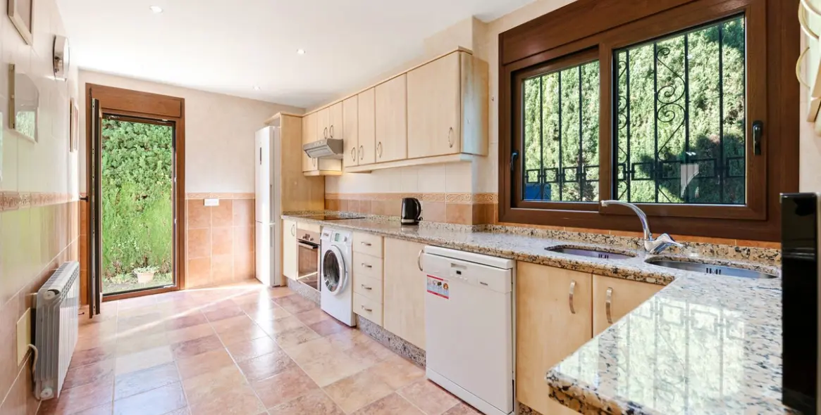 Short-term rent of detached villa in Atalaya 5