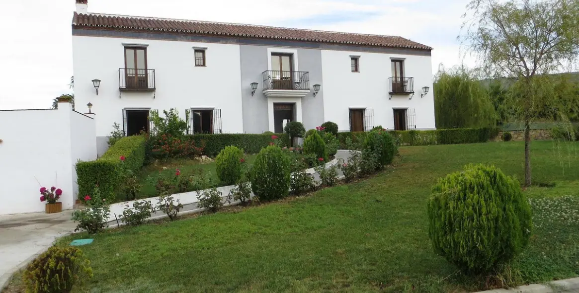 Venta de hotel en Ronda 16