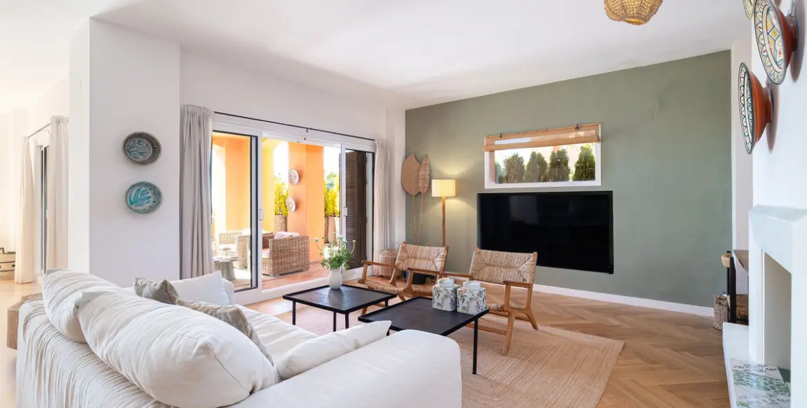 Venta de apartamento en planta baja en Nueva Andalucía 11