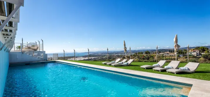 Venta de villa independiente en Estepona 1