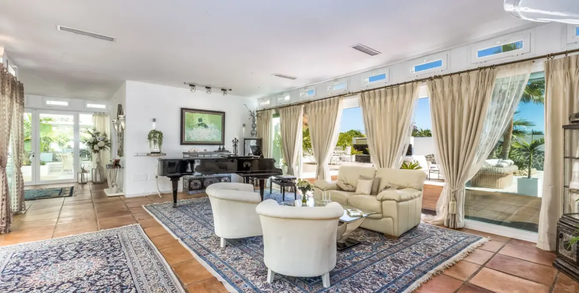 Venta de villa independiente en Estepona 4