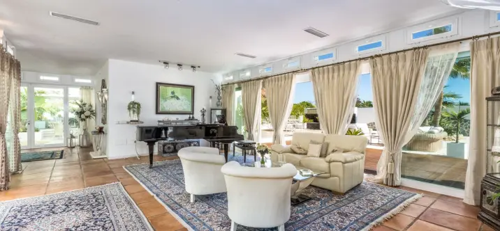 Venta de villa independiente en Estepona 3