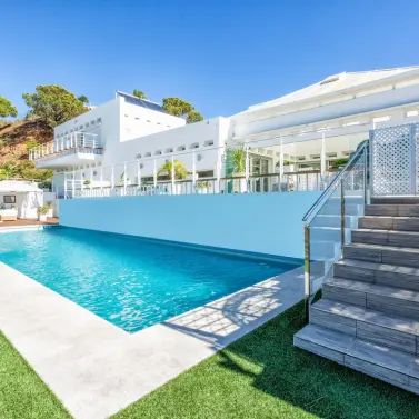 Venta de villa independiente en Estepona