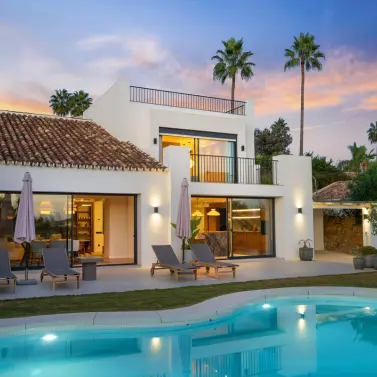 Venta de villa independiente en Nueva Andalucía