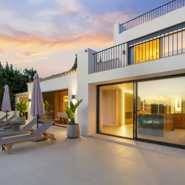 Venta de villa independiente en Nueva Andalucía