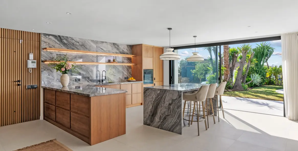 Sale of detached villa in Nueva Andalucía 3