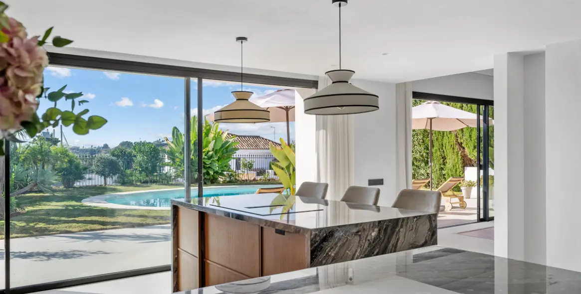 Sale of detached villa in Nueva Andalucía 4