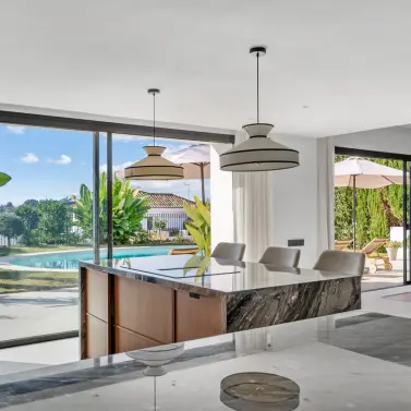 Venta de villa independiente en Nueva Andalucía