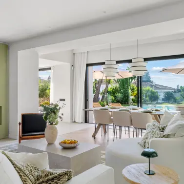 Venta de villa independiente en Nueva Andalucía