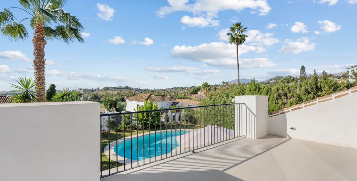 Sale of detached villa in Nueva Andalucía 13