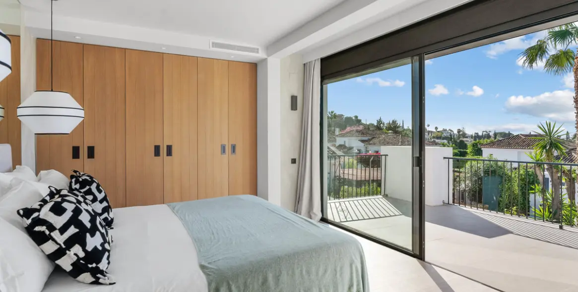 Продажа  отдельно стоящей виллы в Nueva Andalucía 11