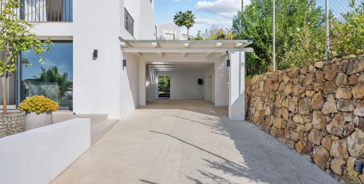 Venta de villa independiente en Nueva Andalucía 24