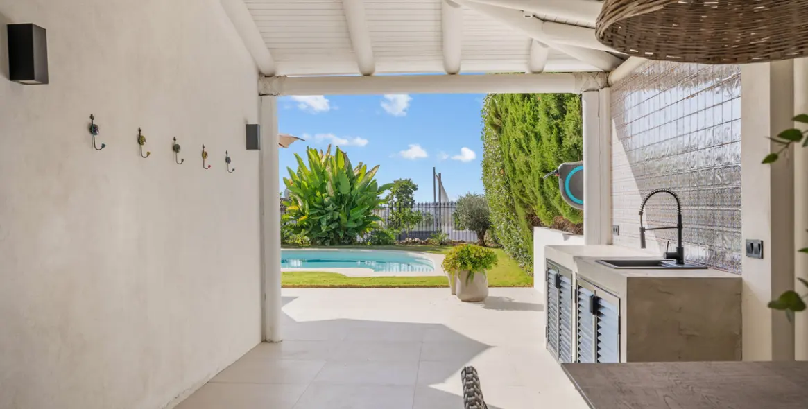 Venta de villa independiente en Nueva Andalucía 26