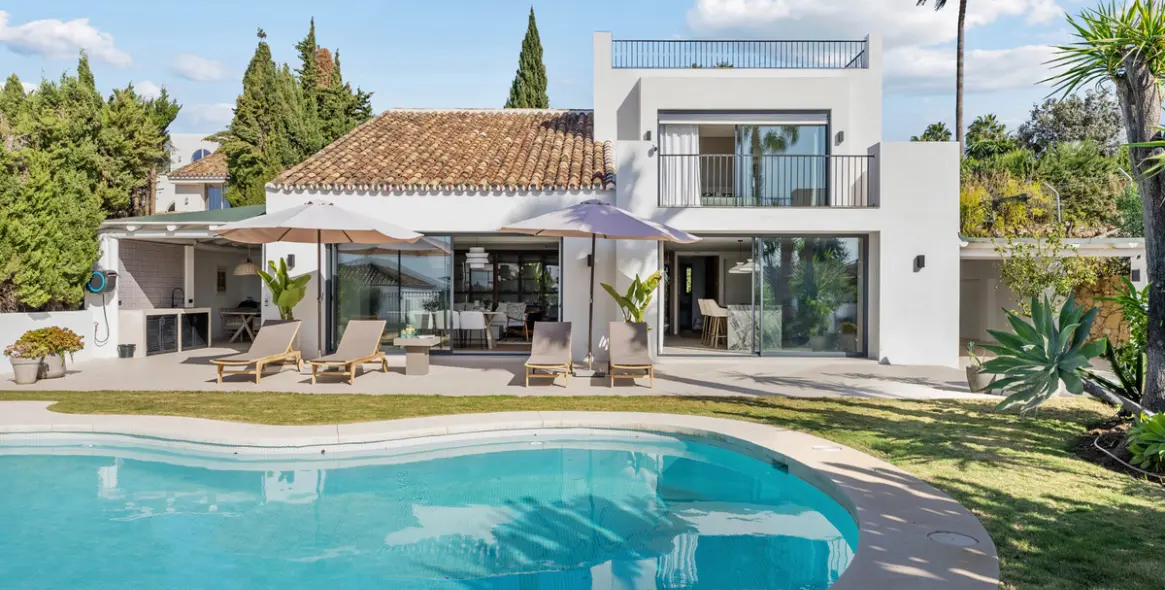 Venta de villa independiente en Nueva Andalucía 27