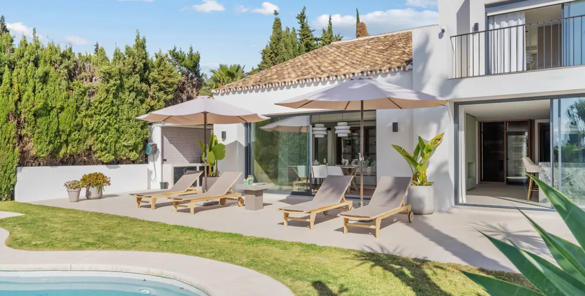 Venta de villa independiente en Nueva Andalucía 28