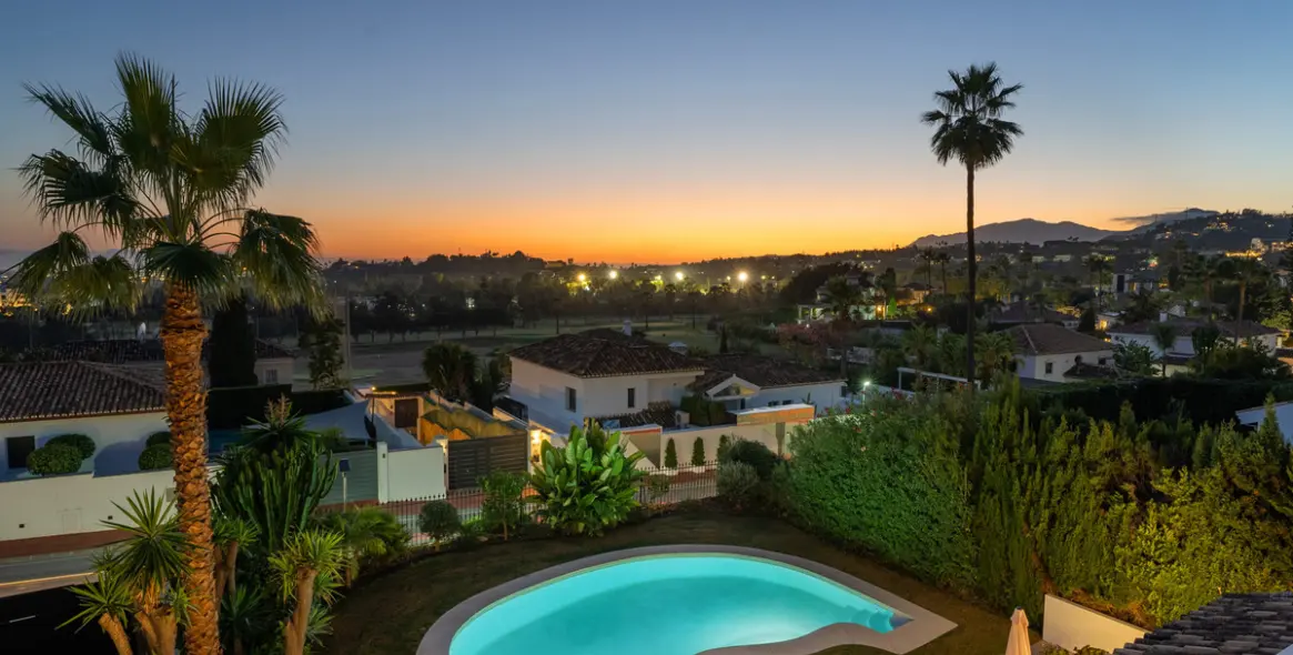 Venta de villa independiente en Nueva Andalucía 30