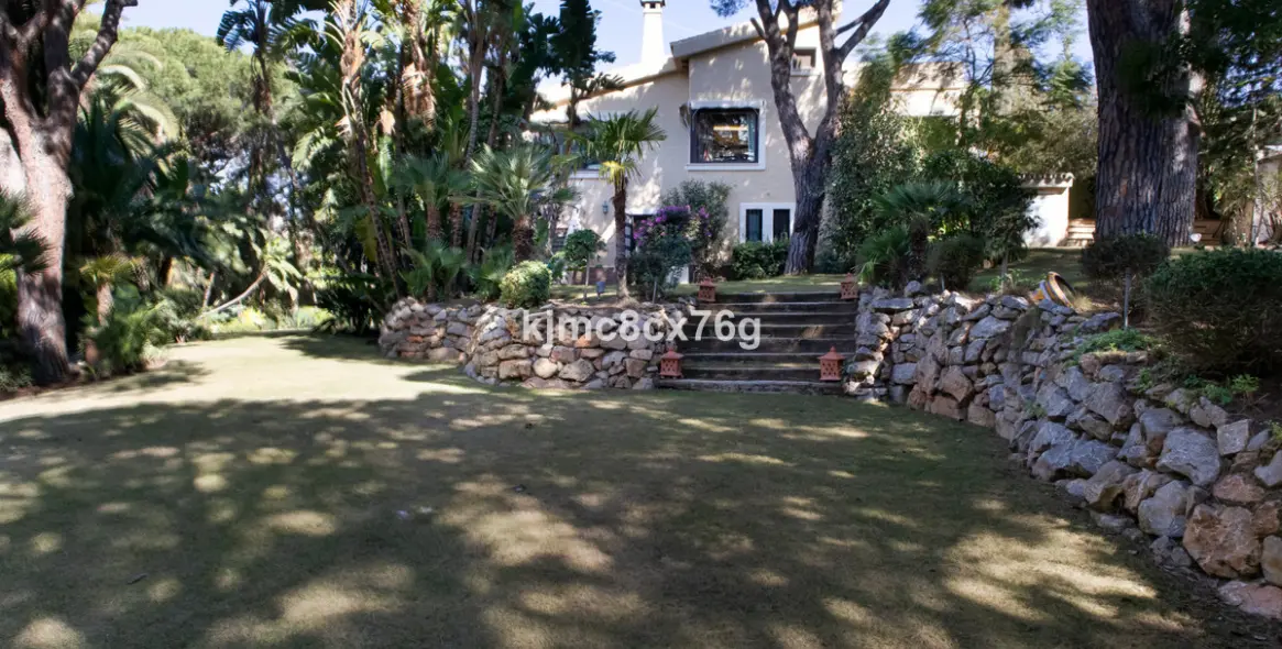 Venta de villa independiente en Calahonda 1