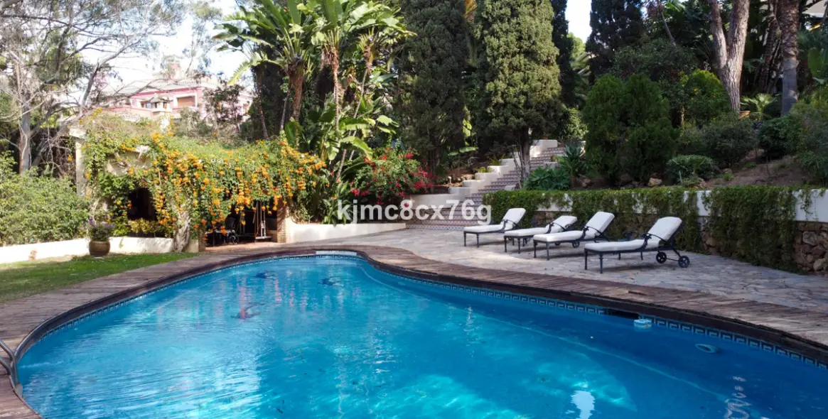 Venta de villa independiente en Calahonda 3