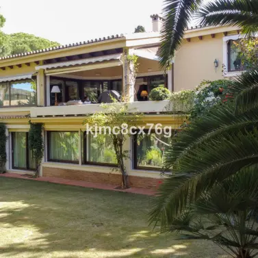 Venta de villa independiente en Calahonda