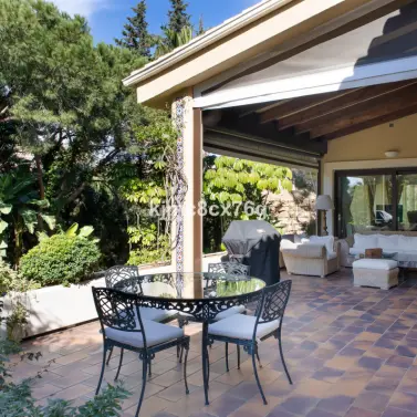 Venta de villa independiente en Calahonda