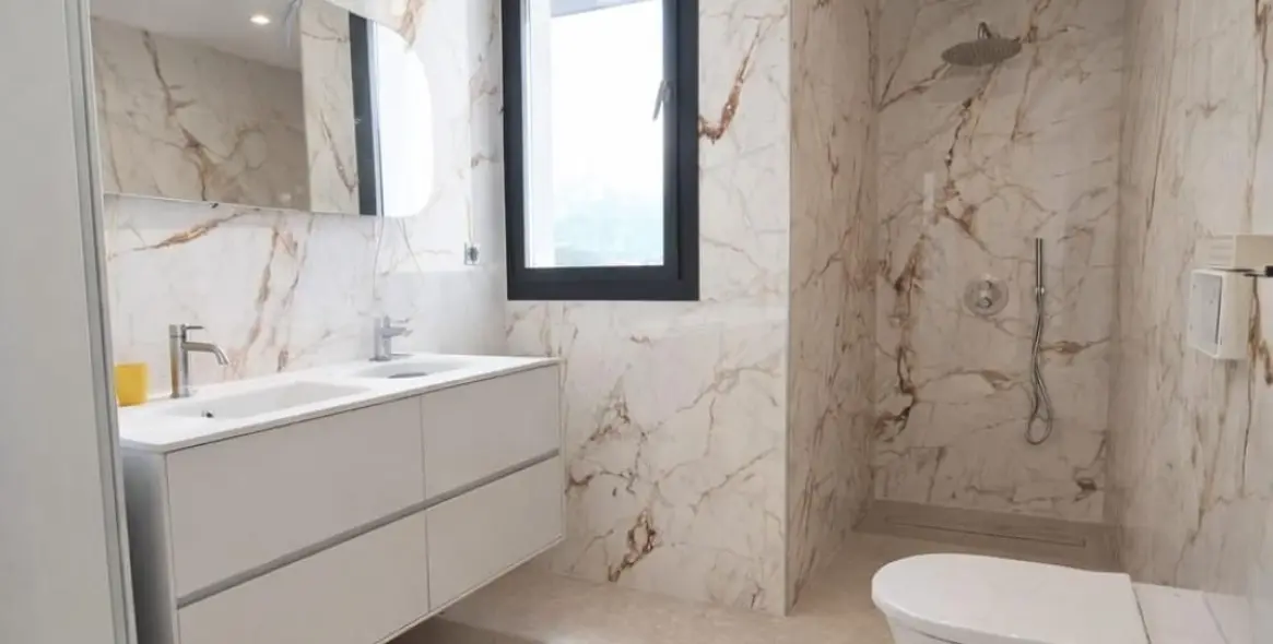 Venta de villa independiente en Nueva Andalucía 5