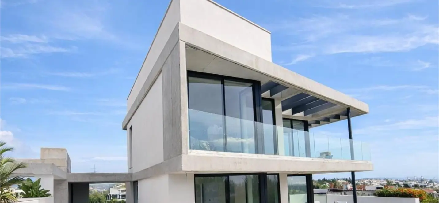 Long-term rent of detached villa in Nueva Andalucía 0