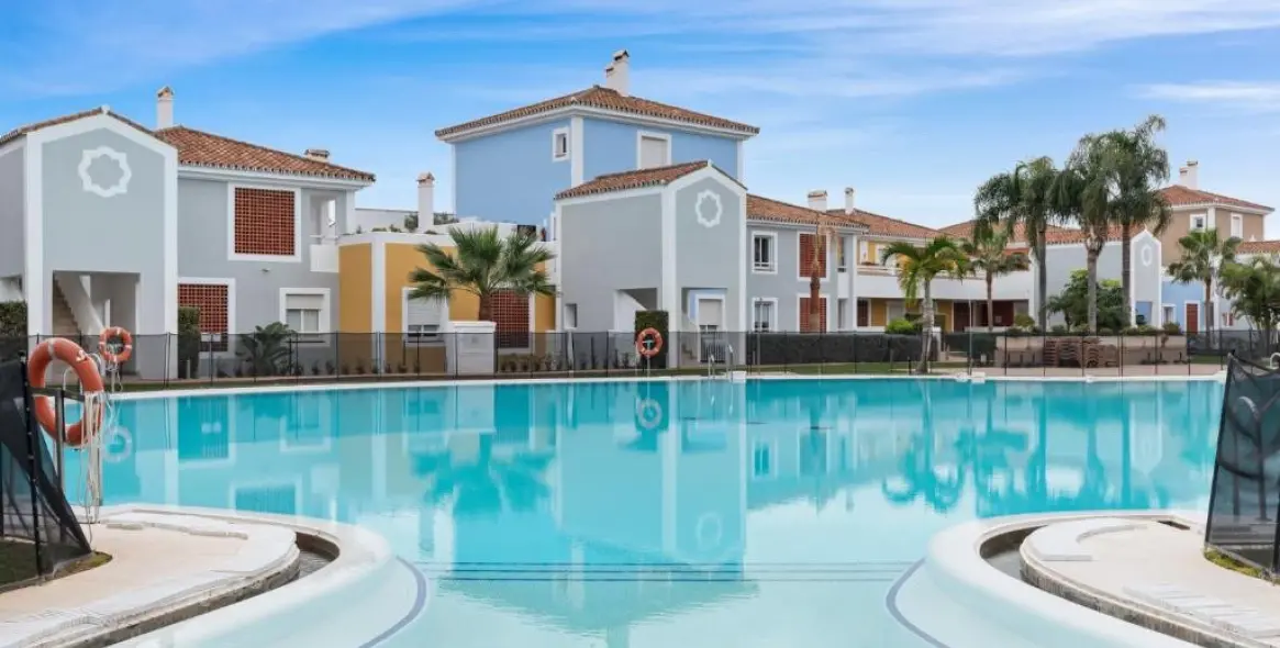 Long-term rent of penthouse duplex in Estepona 1