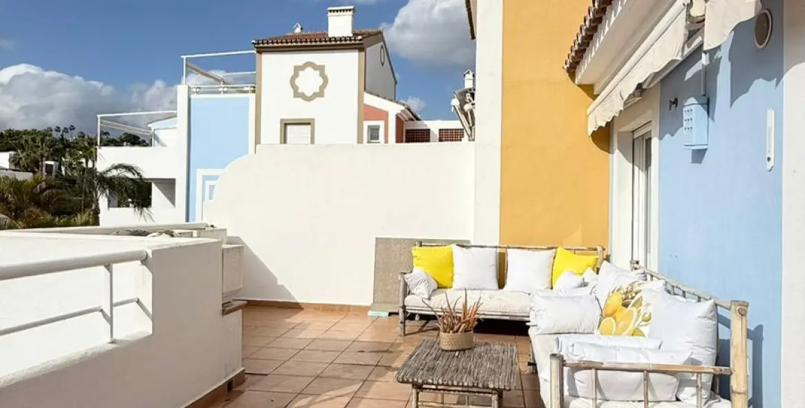 Long-term rent of penthouse duplex in Estepona 4