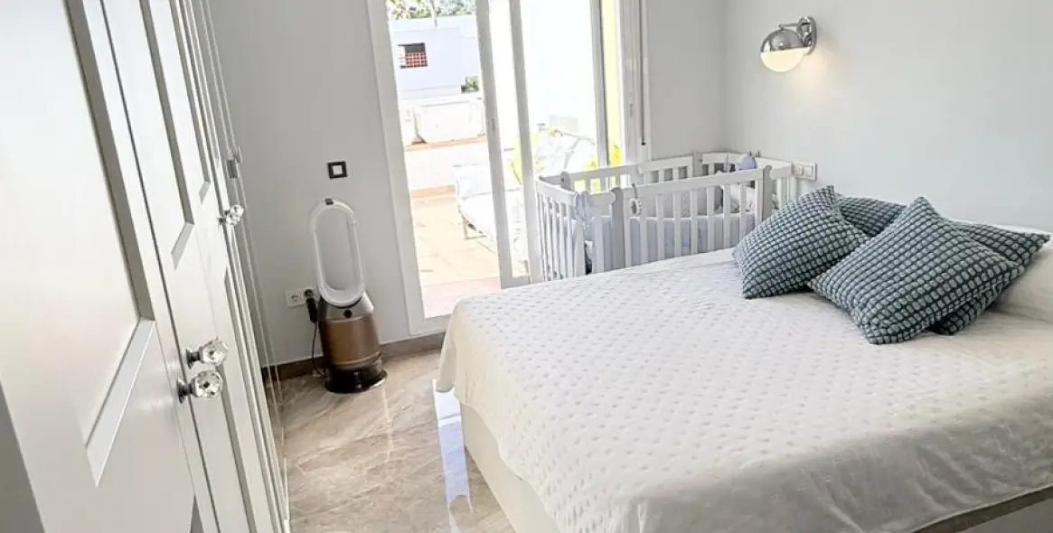 Long-term rent of penthouse duplex in Estepona 15