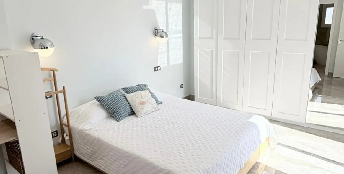Long-term rent of penthouse duplex in Estepona 16