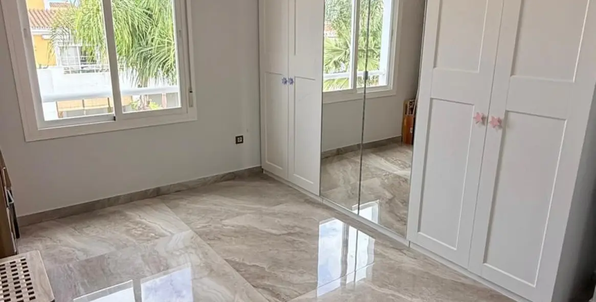 Long-term rent of penthouse duplex in Estepona 17