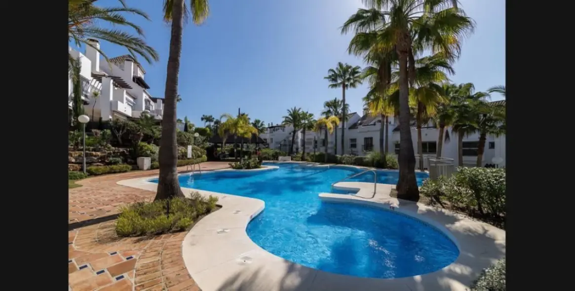 Long-term rent of detached villa in The Golden Mile 27