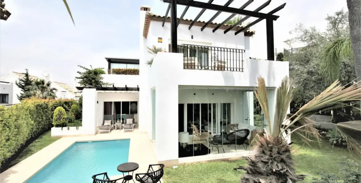 Long-term rent of detached villa in The Golden Mile 1