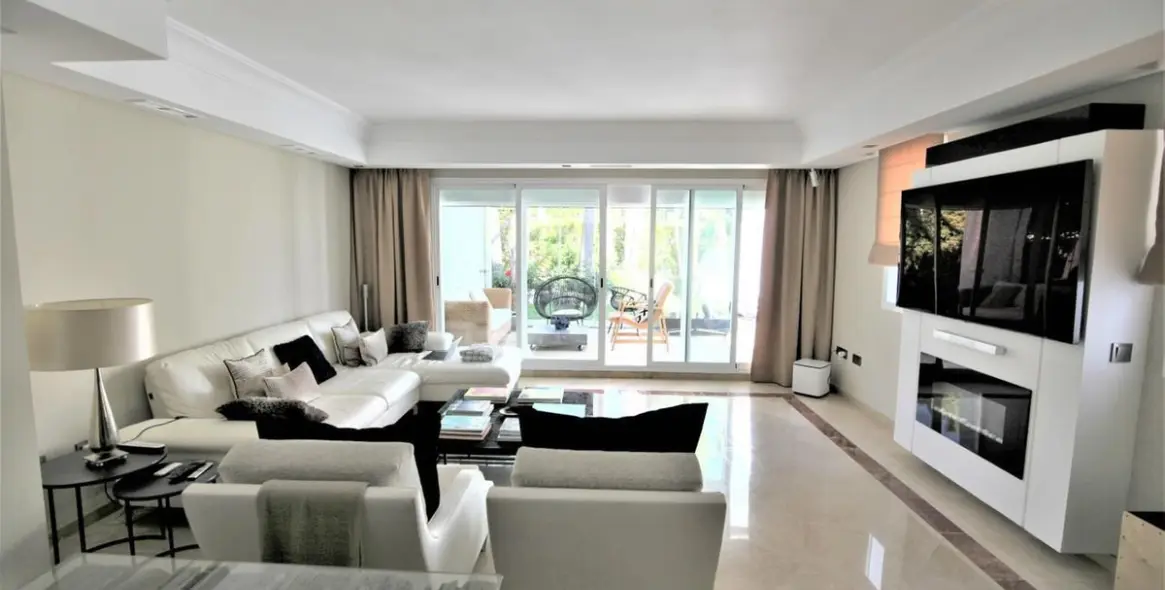 Long-term rent of detached villa in The Golden Mile 2