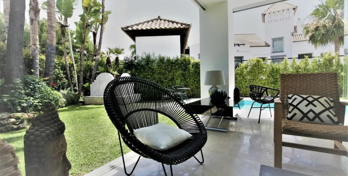 Long-term rent of detached villa in The Golden Mile 6