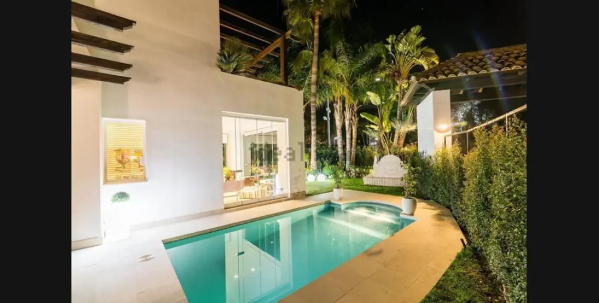 Long-term rent of detached villa in The Golden Mile 7