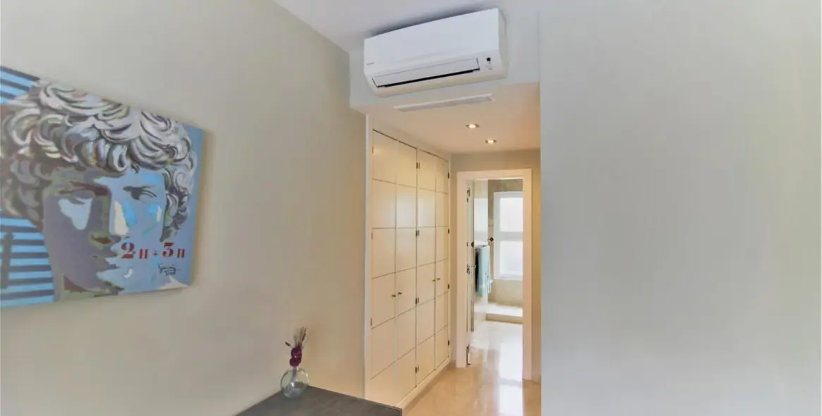 Long-term rent of detached villa in The Golden Mile 8