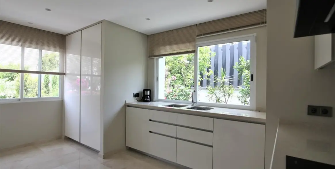 Long-term rent of detached villa in The Golden Mile 9
