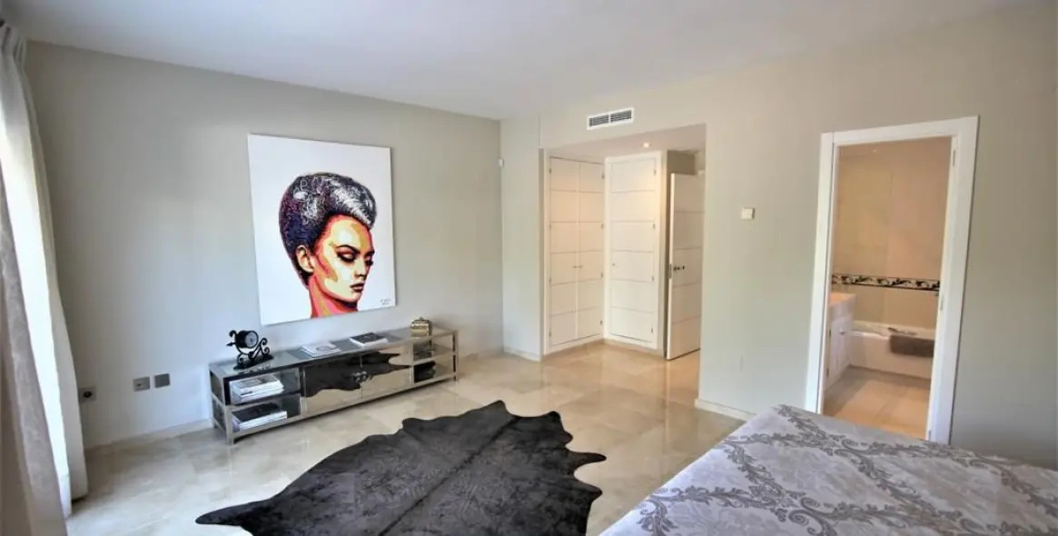 Long-term rent of detached villa in The Golden Mile 10