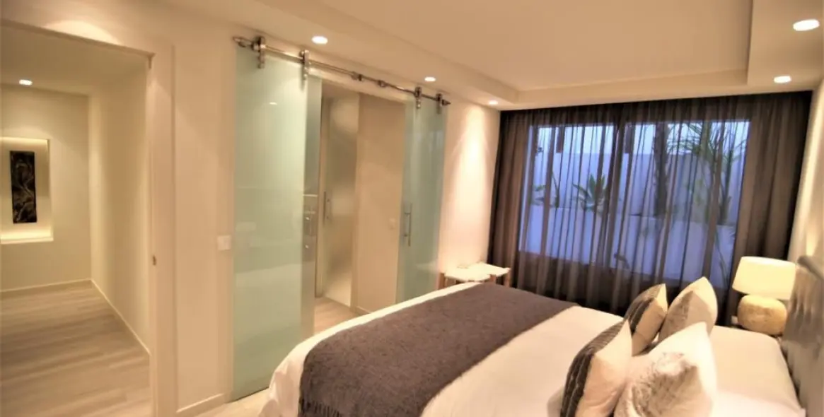 Long-term rent of detached villa in The Golden Mile 13