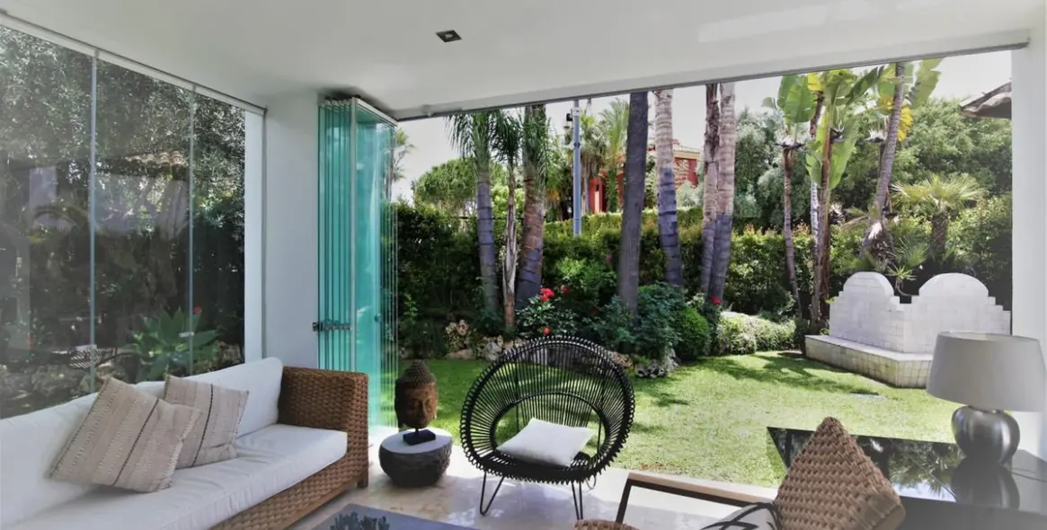 Long-term rent of detached villa in The Golden Mile 18