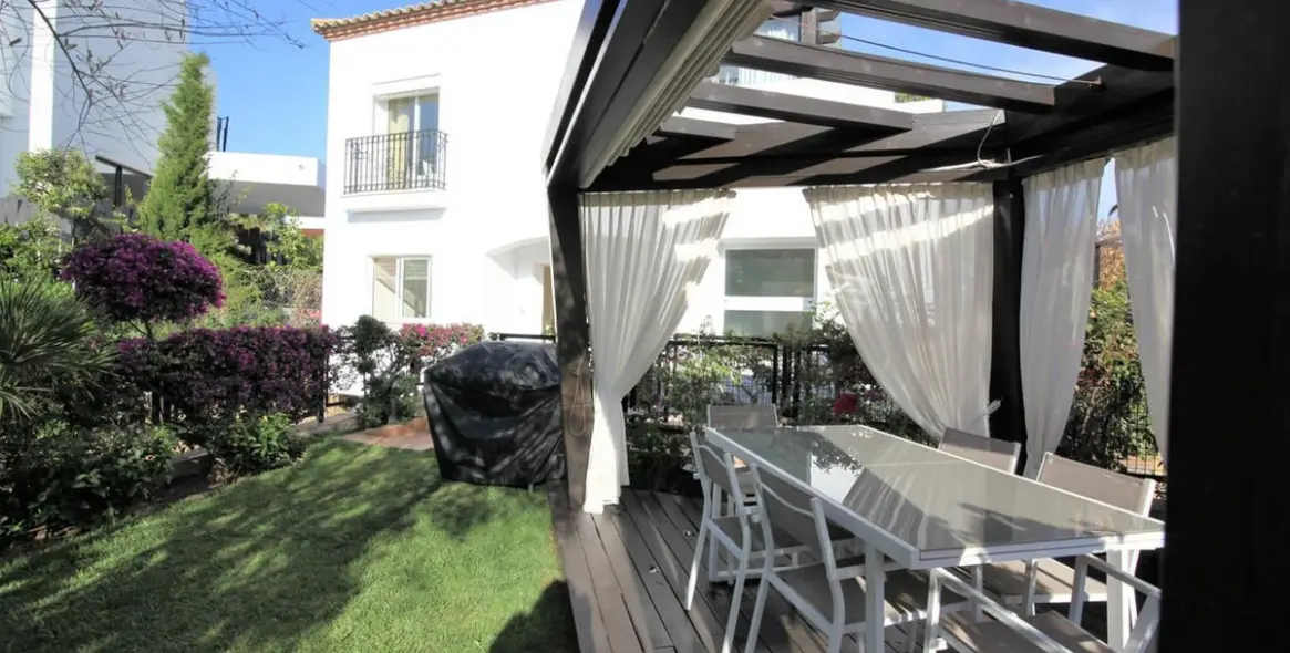 Long-term rent of detached villa in The Golden Mile 20