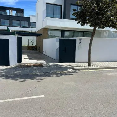 Долгосрочная аренда дома на две семьи в Estepona