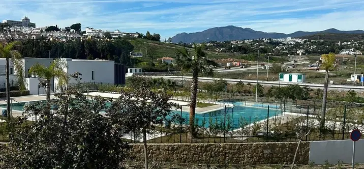 Alquiler a largo plazo de casa pareada en Estepona 1