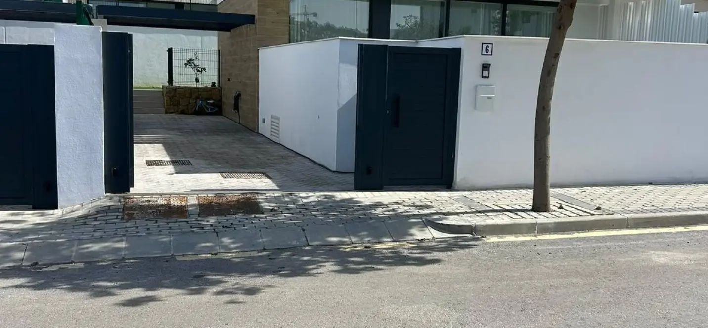 Alquiler a largo plazo de casa pareada en Estepona 0
