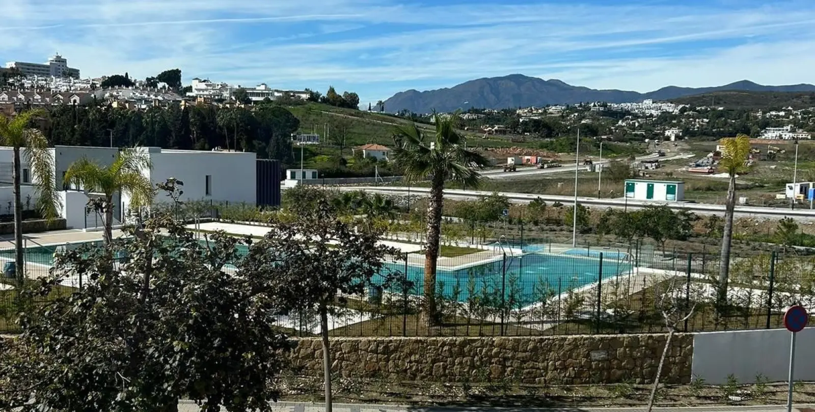 Alquiler a largo plazo de casa pareada en Estepona 2